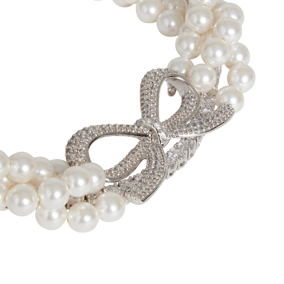 White pearl necklace