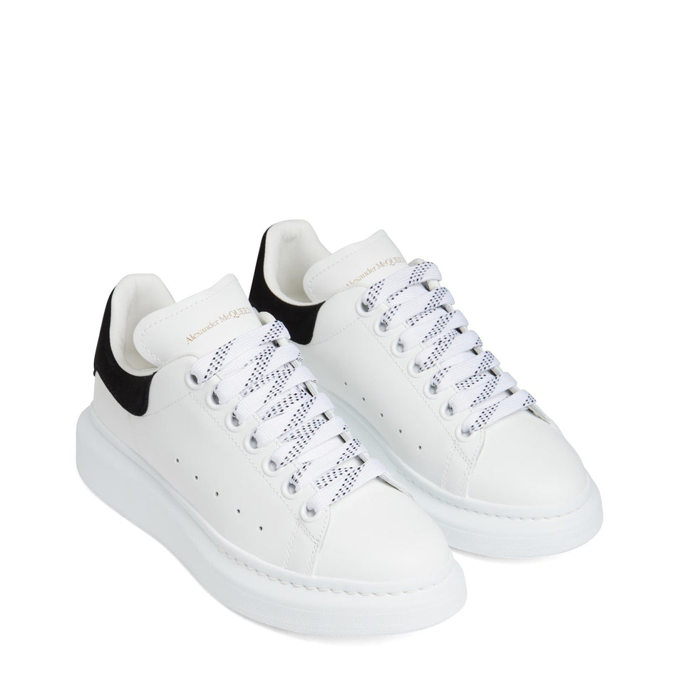 Sneakers oversize in pelle bianca e nera 553770 WHGP79061 ALEXANDER MCQUEEN
