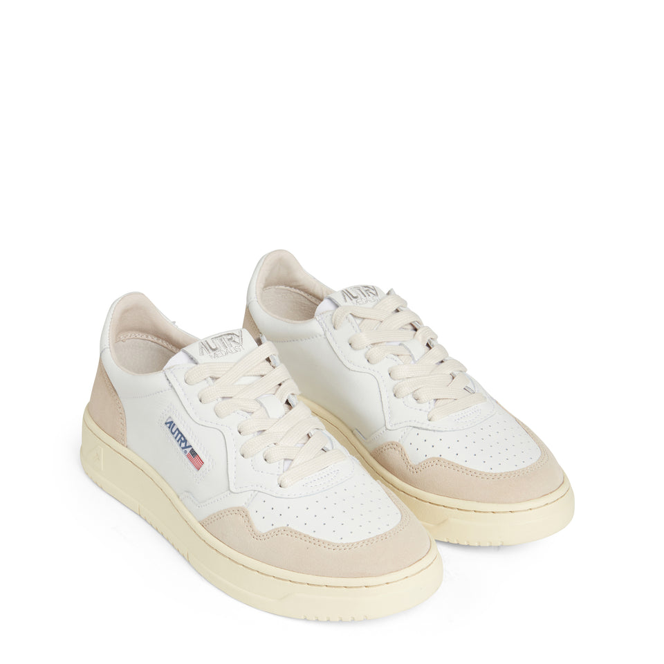 Senakers ''Medalist Low'' in pelle bianca e beige