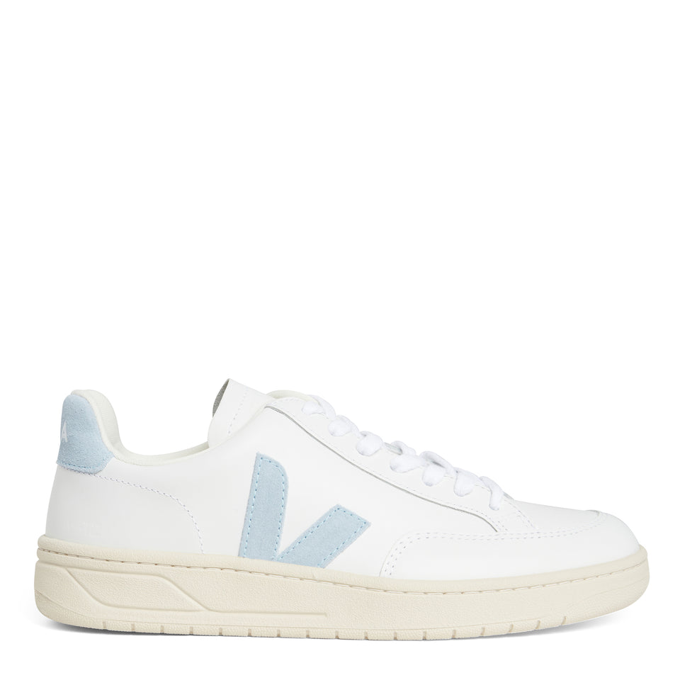 Sneakers in pelle bianca e azzurra