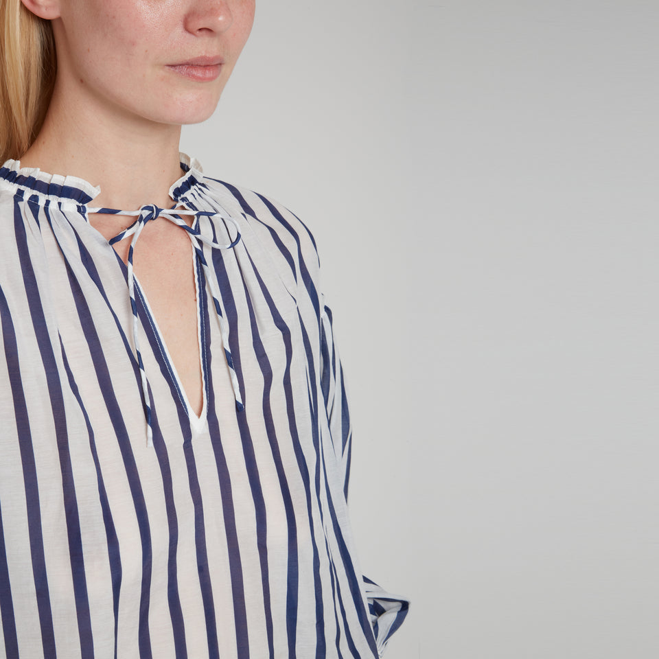 "Julius" blouse in white and blue cotton