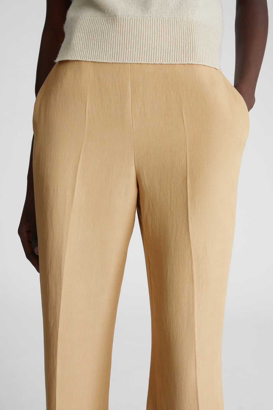 Pantalone svasato in tessuto beige
