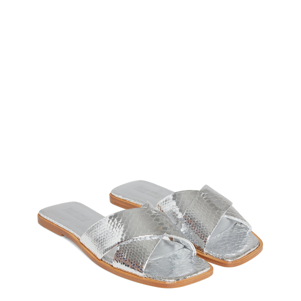 "Montecarlo" flat sandals in silver patent leather