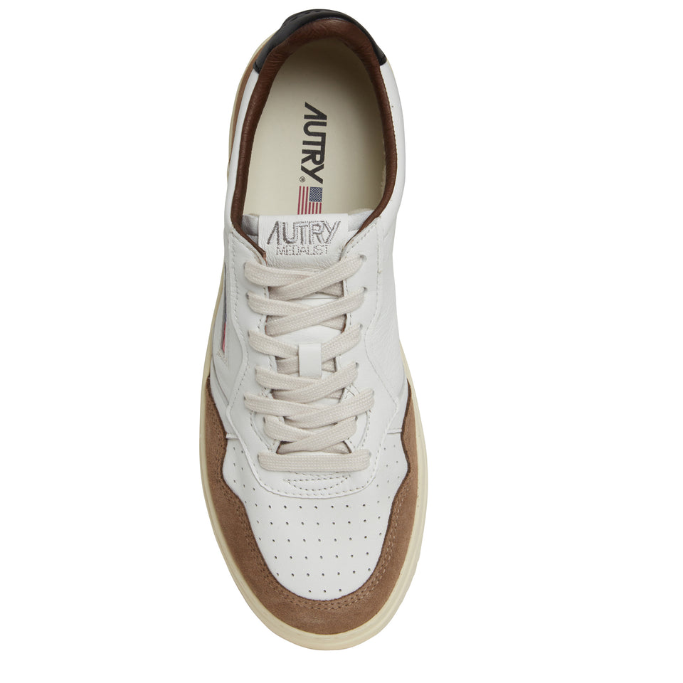 Sneakers ''Medalist Low'' in pelle bianca e marrone