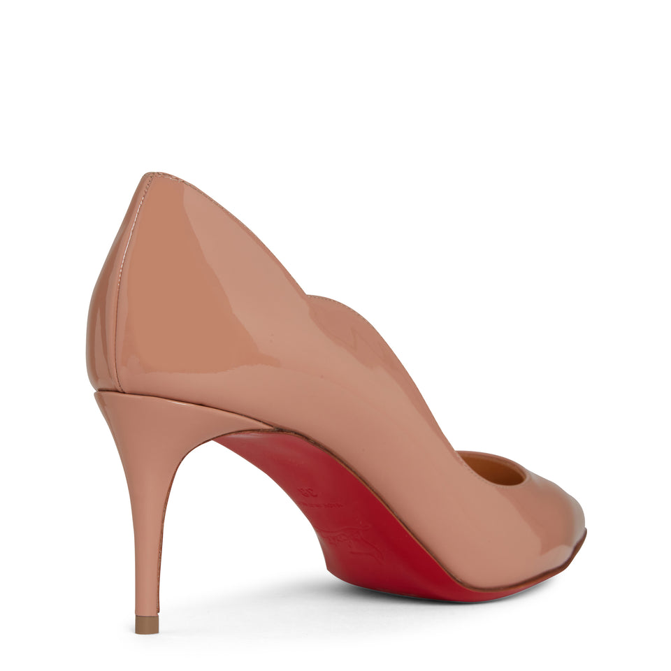 "Hot Chick 70" décolleté in beige patent leather