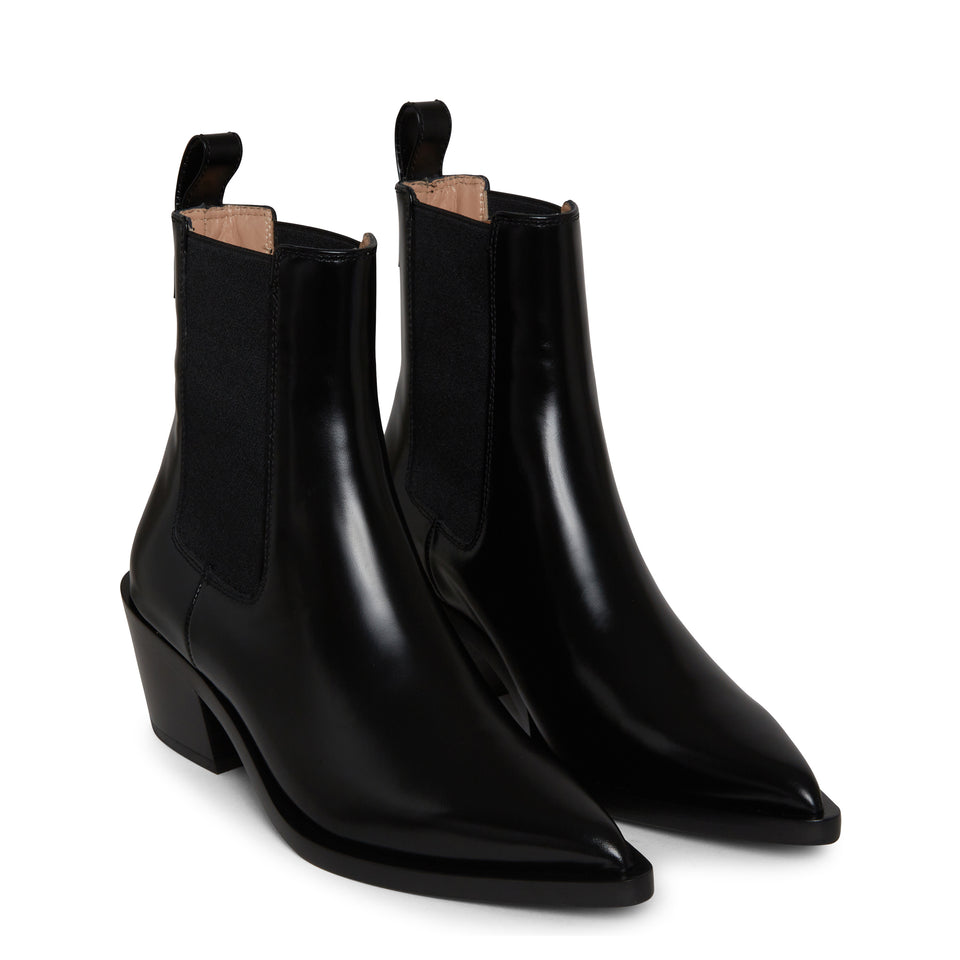 "Wylie" ankle boot in black leather