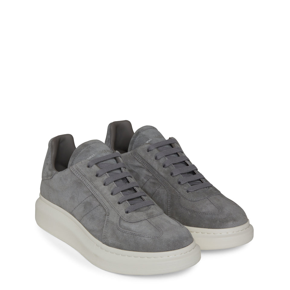 Sneakers oversize retrò in suede grigia