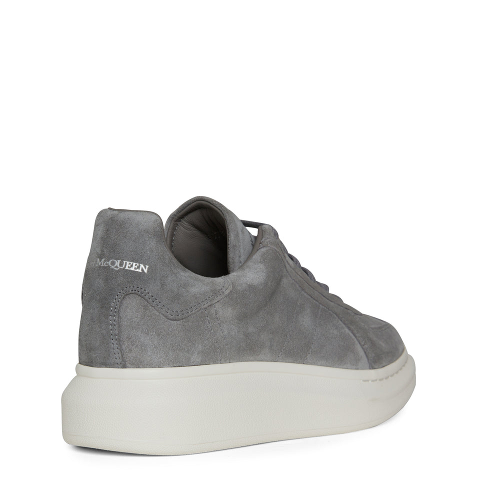 Sneakers oversize retrò in suede grigia