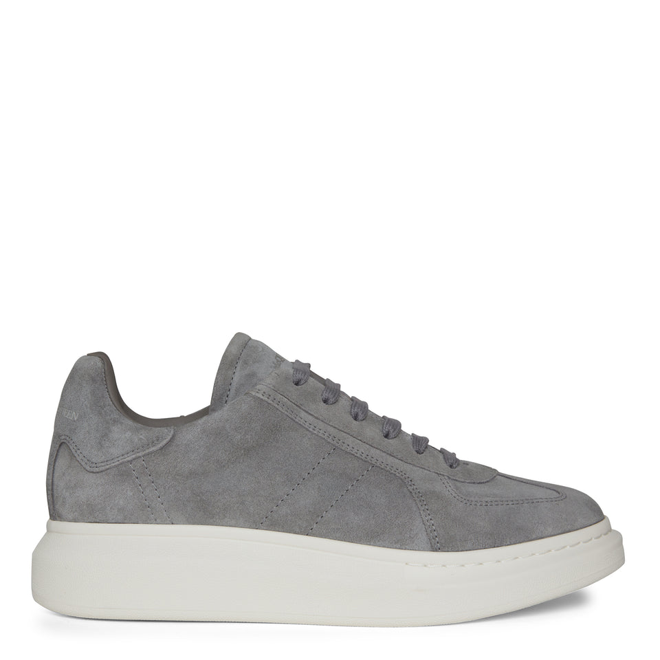 Sneakers oversize retrò in suede grigia