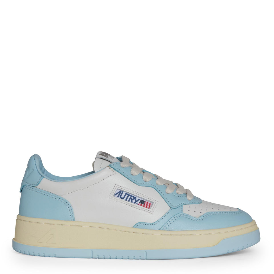 Senakers ''Medalist Low'' in pelle bianca e azzurra AULW WB40WHT/ST BLUE AUTRY 