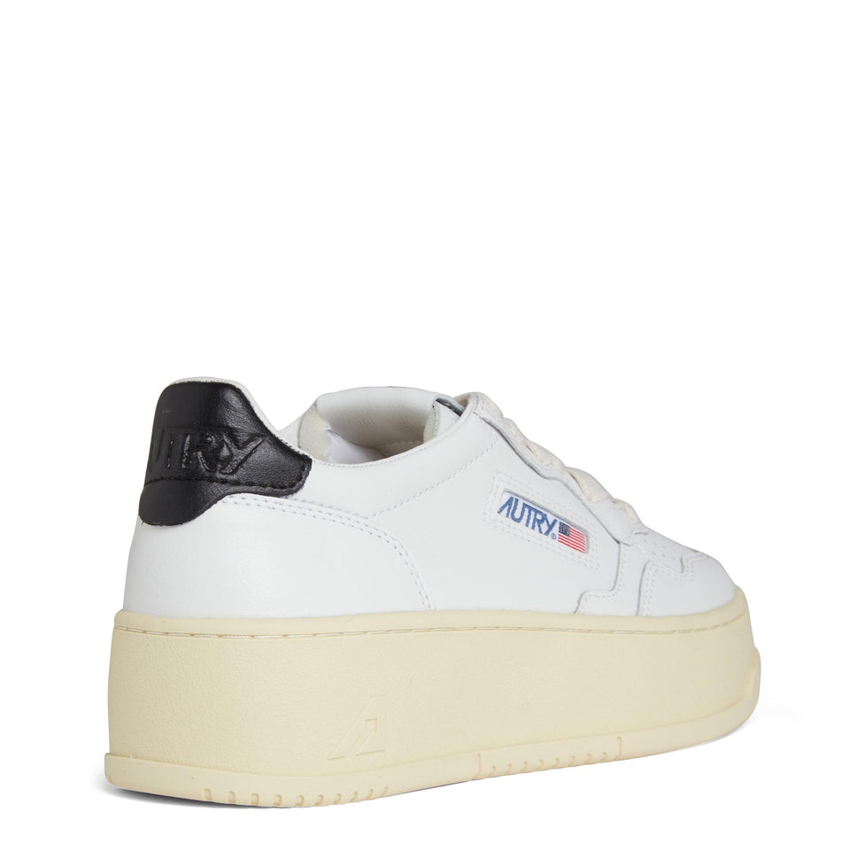 Sneakers ''Platform Low'' in pelle bianche PTLW-LL22 WHT/BLK AUTRY 