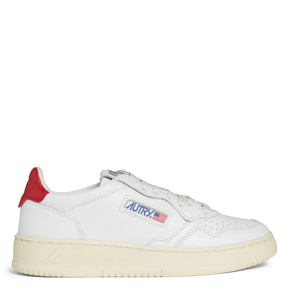 Senakers ''Medalist Low'' in pelle bianca AULW-LL21 WHT/RED AUTRY 