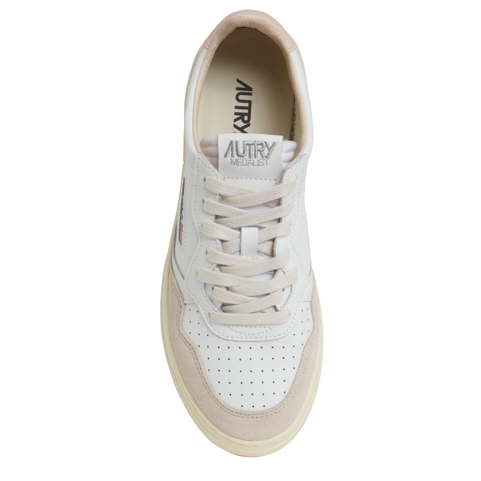 Sneakers ''Medalist Low'' in pelle bianca e rosa AULW-LS37 WHT/POW AUTRY 