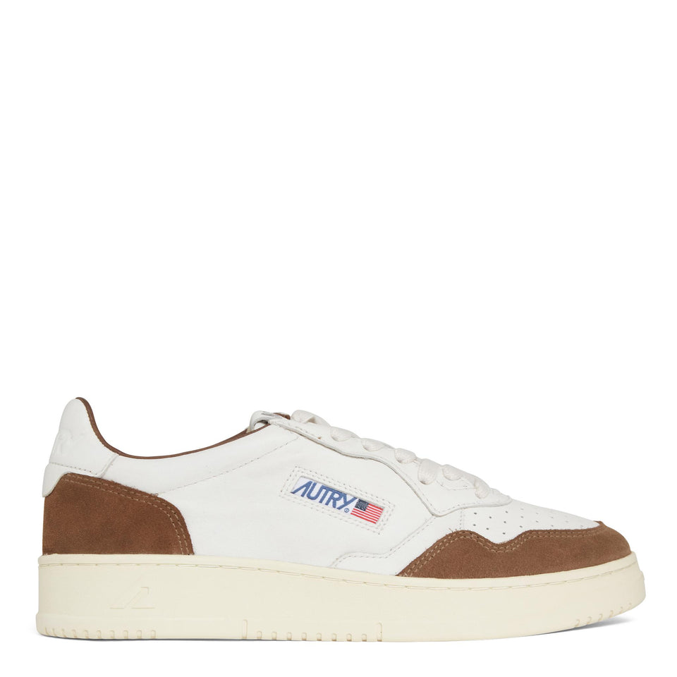 Sneakers ''Medalist Low'' in pelle bianca e marrone AULM-GS34 WHT/CIGAR AUTRY 