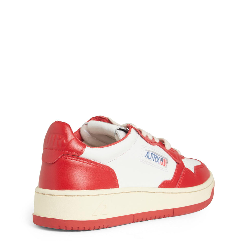 Senakers ''Medalist Low'' in pelle bianca e rossa AULW WB02RED AUTRY 