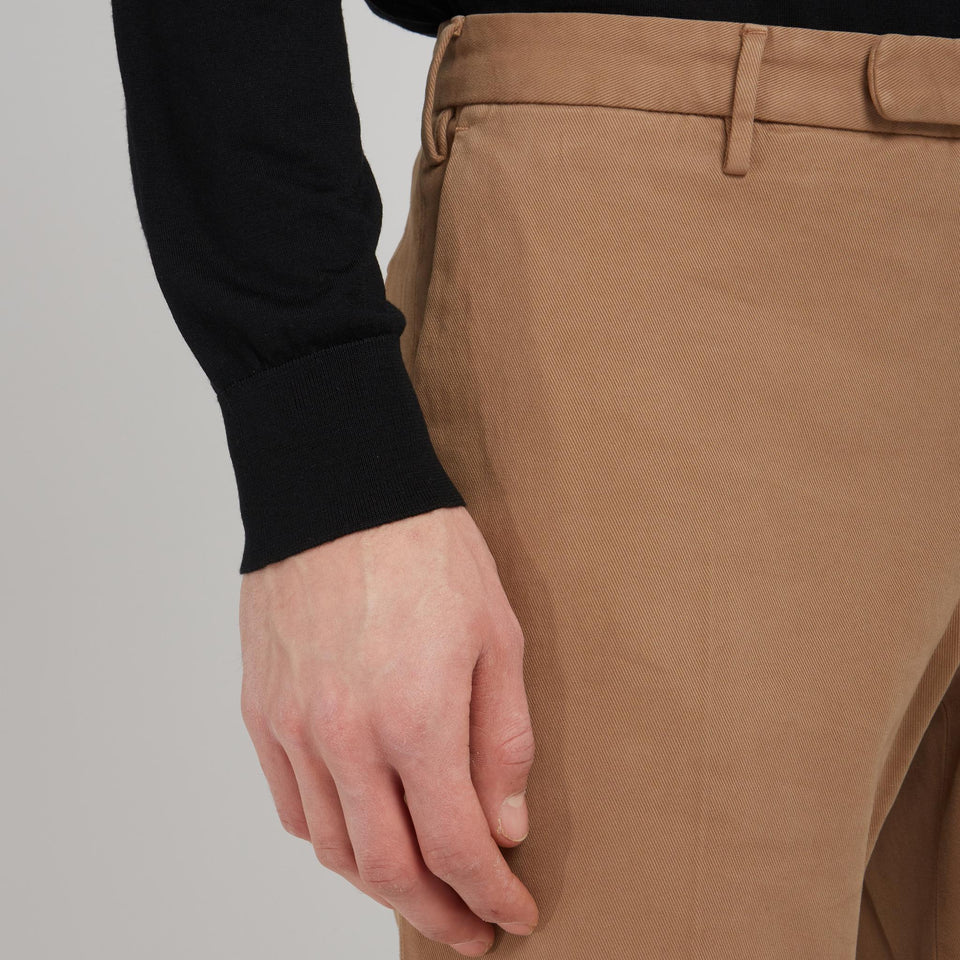 Pantalone slim in cotone beige