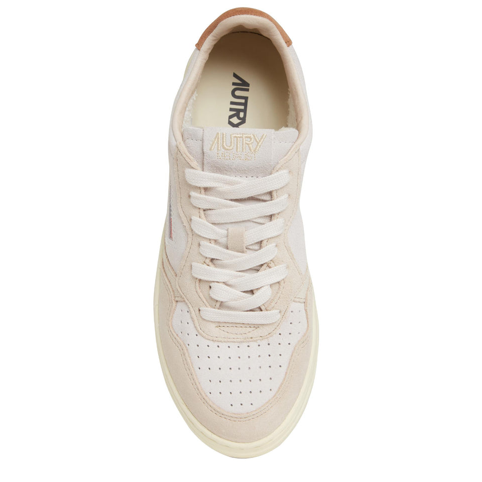 Sneakers ''Medalist Low'' in pelle bianca e marrone AULW-TS01 CND/CIGAR AUTRY 