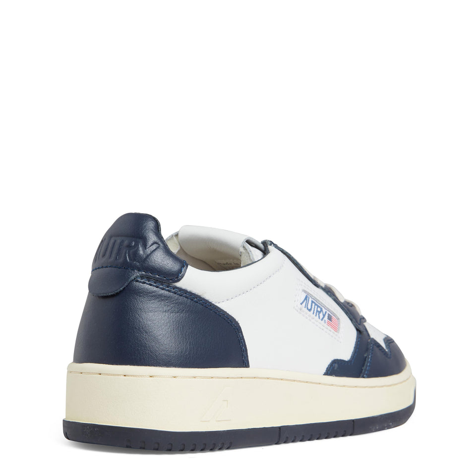 Sneakers " Medalist low" in pelle bianca e blu AULM WB04WHT/BLUE AUTRY 