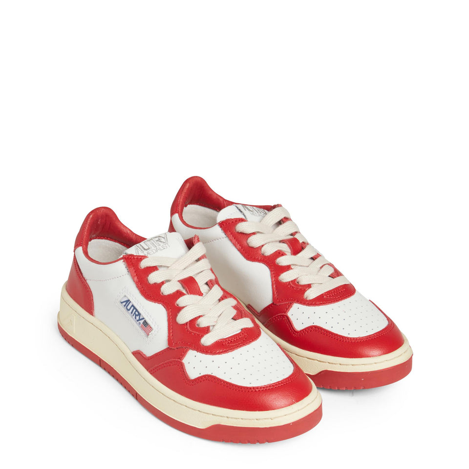 Senakers ''Medalist Low'' in pelle bianca e rossa AULW WB02RED AUTRY 