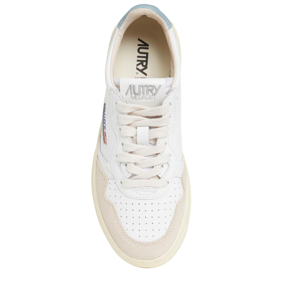 Sneakers ''Medalist Low'' in pelle bianca AULW-LS79 WHT/SLVBLUE AUTRY 