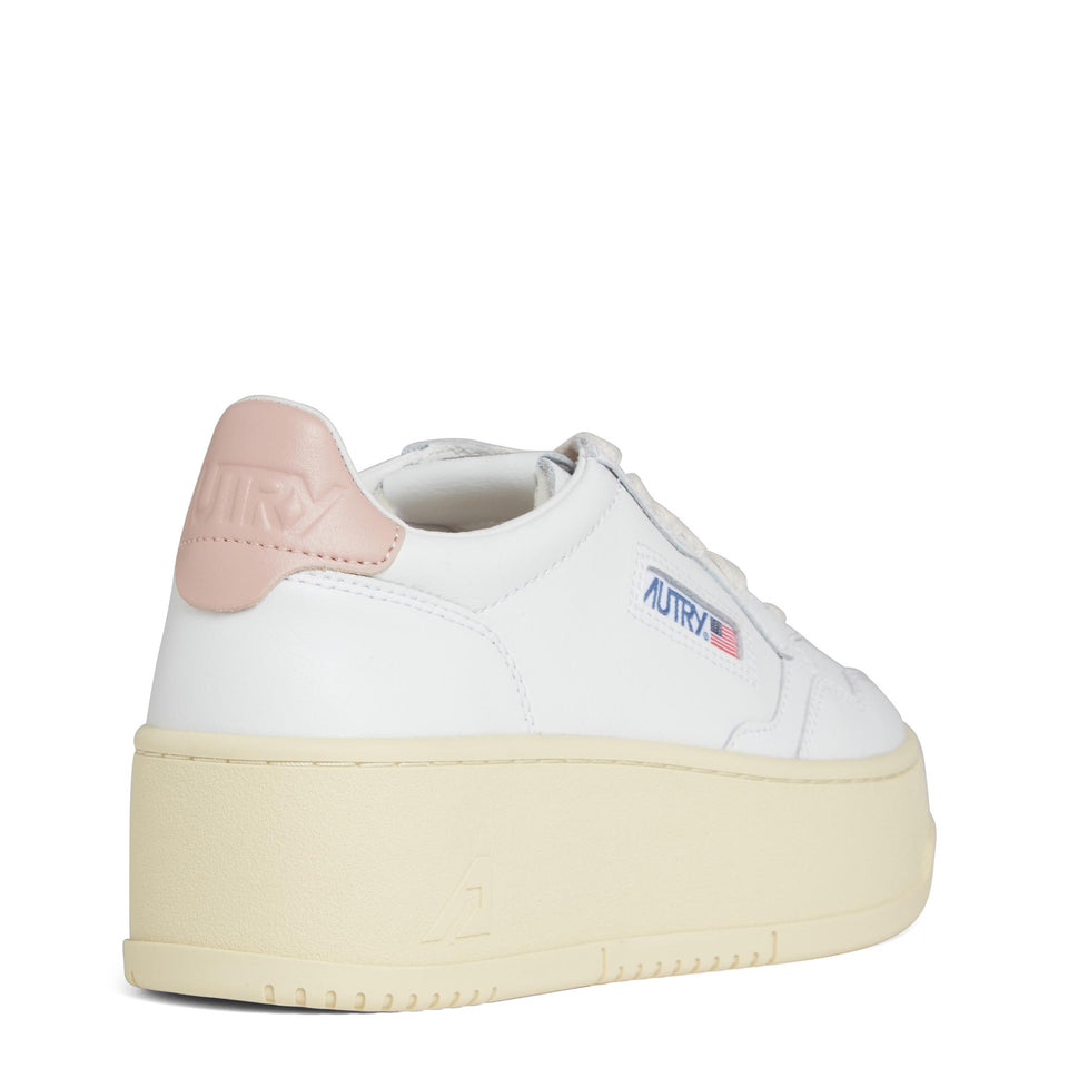 Sneakers ''Platform Low'' in pelle bianca e rosa PTLW-LL80 WHT/POWDER AUTRY 
