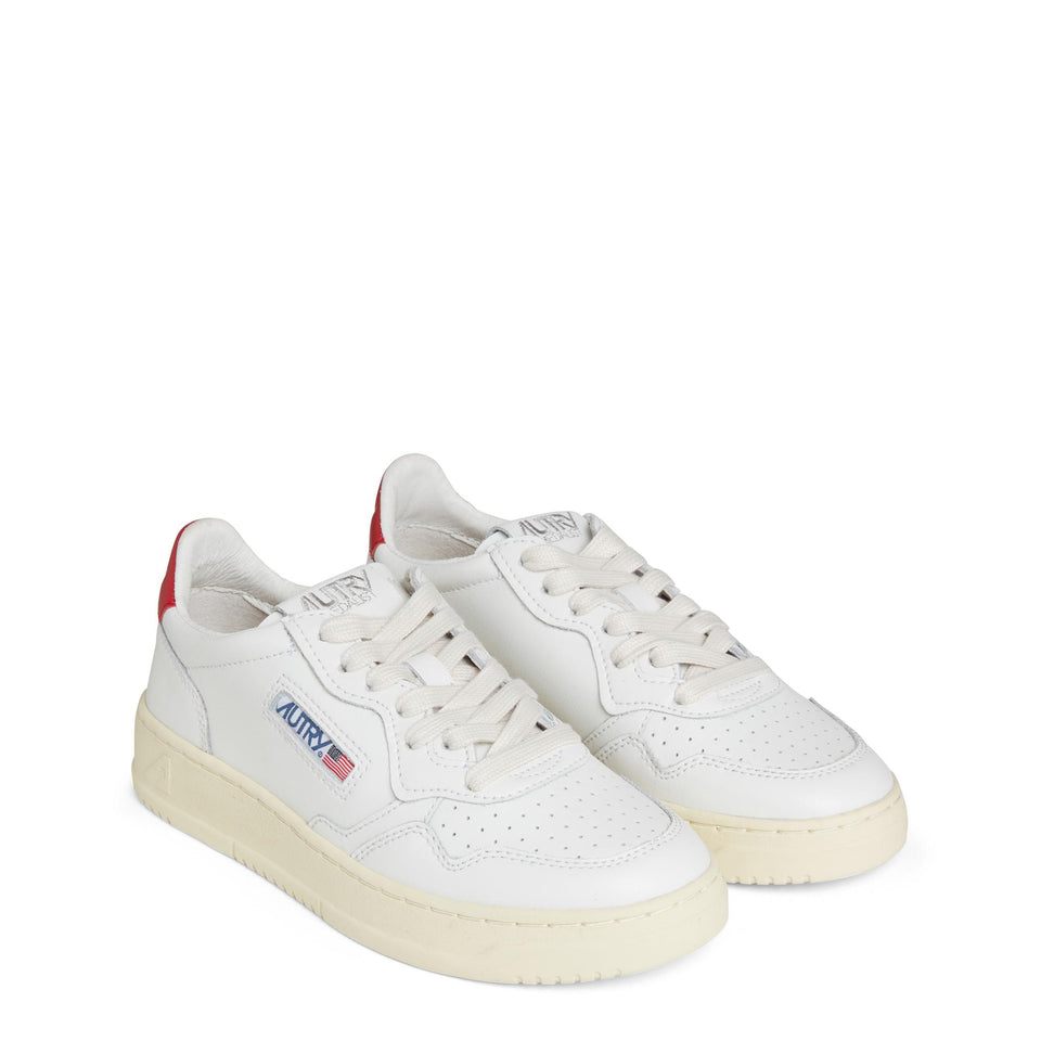 Senakers ''Medalist Low'' in pelle bianca AULW-LL21 WHT/RED AUTRY 