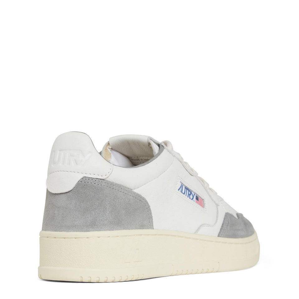 Sneakers ''Medalist Low'' in pelle bianca e grigia AULM-GS37 WHT/GREY AUTRY 