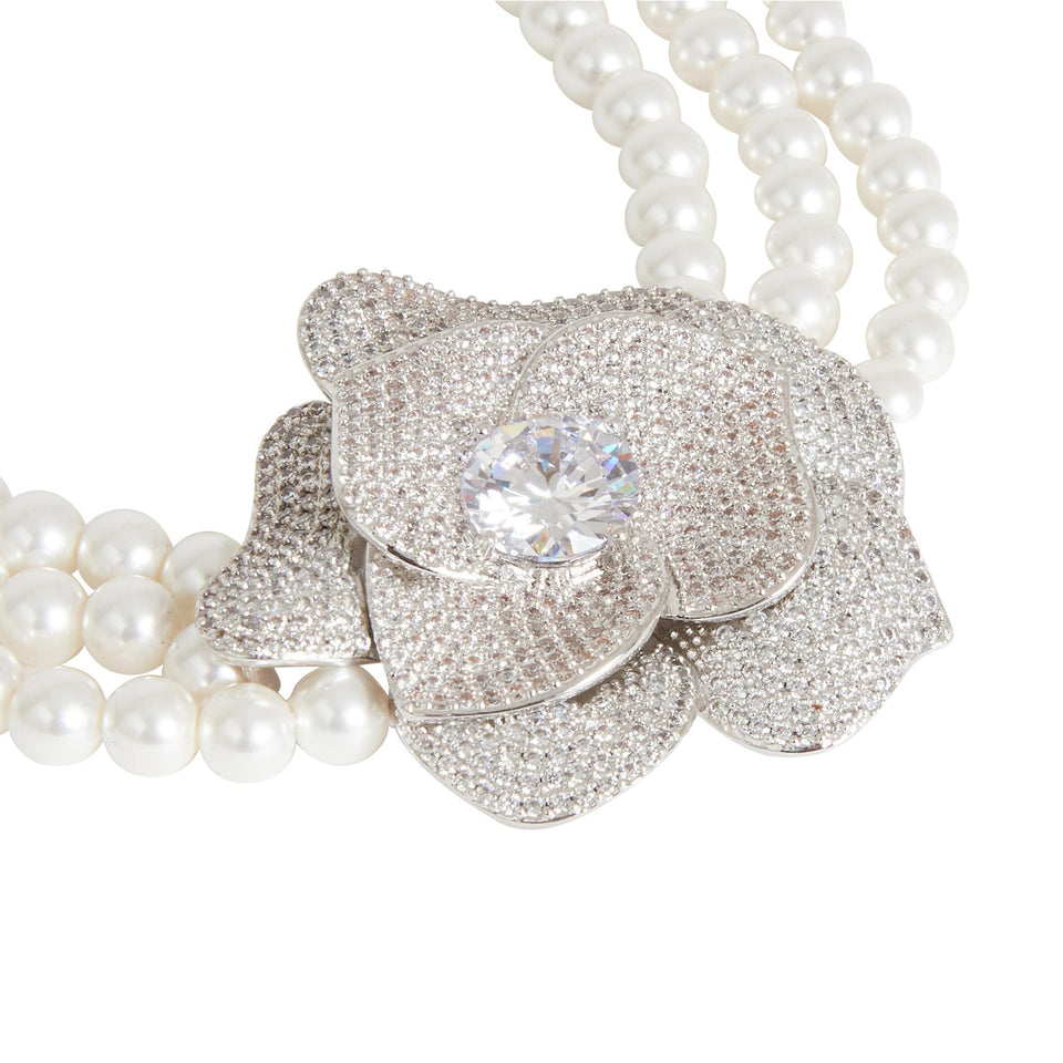 Collana di perle e cristalli bianca