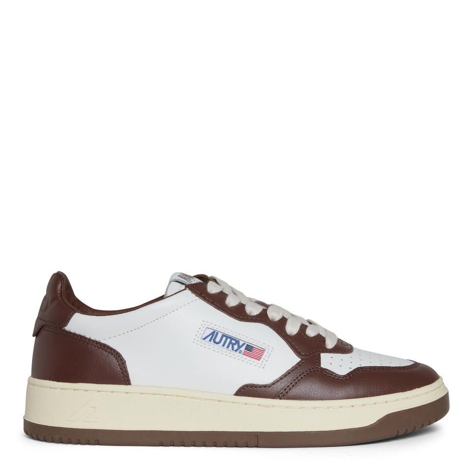 Sneakers ''Medalist Low'' in pelle bianca e marrone AULM WB46WHT/CHESTNUT AUTRY 
