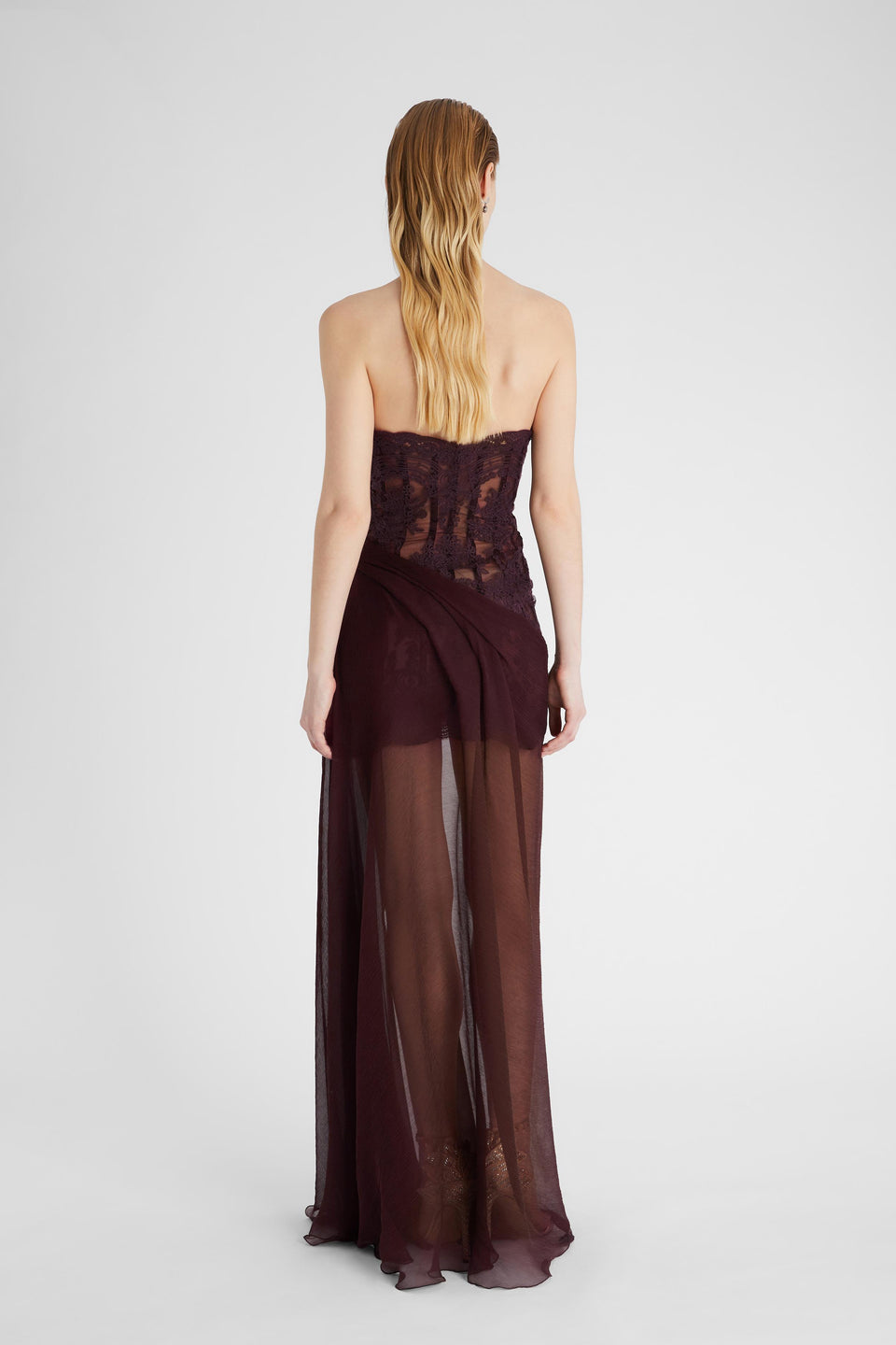 Long dress in burgundy lace and silk