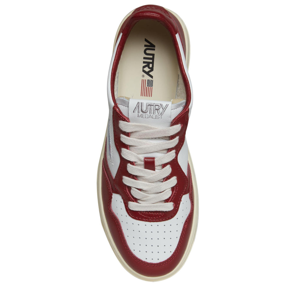 Sneakers ''Medalist Low'' in pelle bianca e rossa AULM WB35WHT/SYRAH AUTRY 