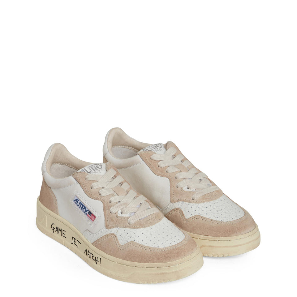 Sneakers ''Medalist Low'' in pelle bianca e beige AULW WC06WHT AUTRY 