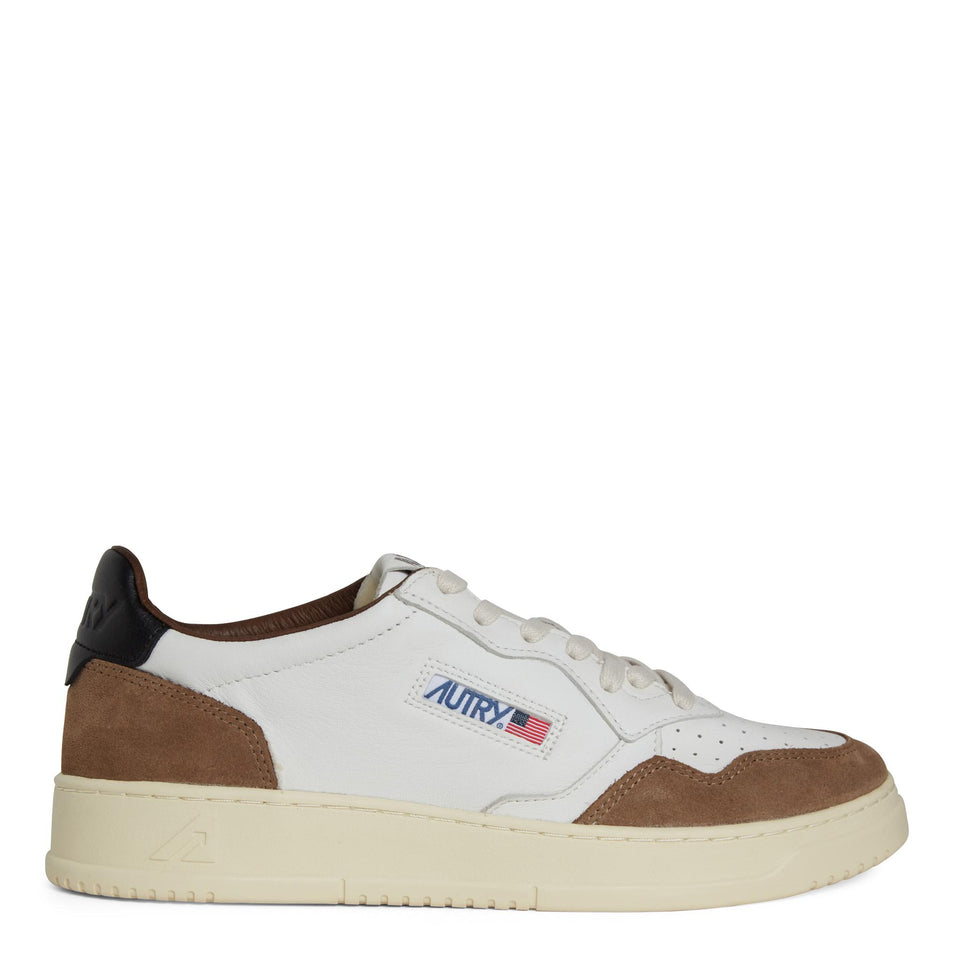 Sneakers ''Medalist Low'' in pelle bianca e marrone AULM GS21CIGAR/BLK AUTRY 