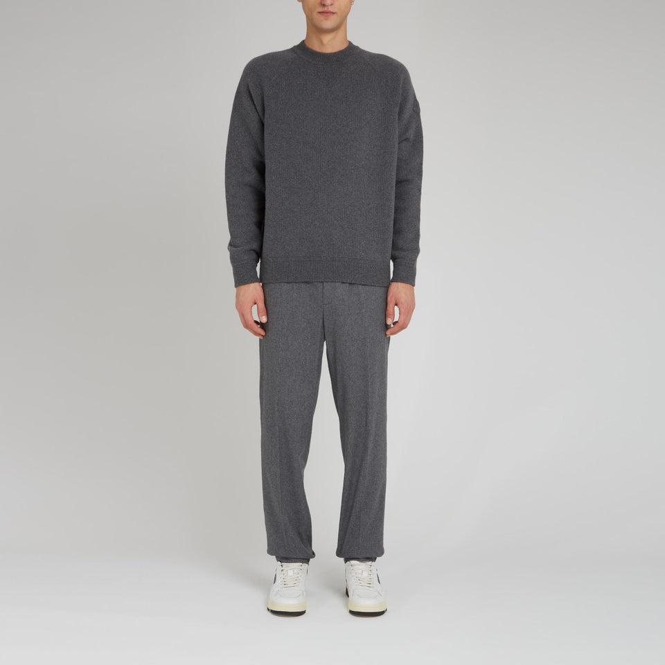 Maglia in lana grigia