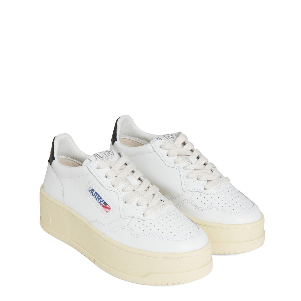Sneakers ''Platform Low'' in pelle bianche PTLW-LL22 WHT/BLK AUTRY 