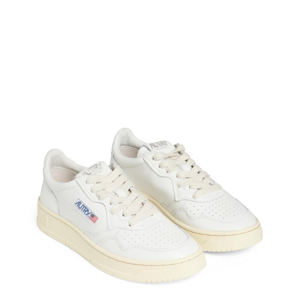 Senakers ''Medalist Low'' in pelle bianca AULW LL15WHTWHT AUTRY 