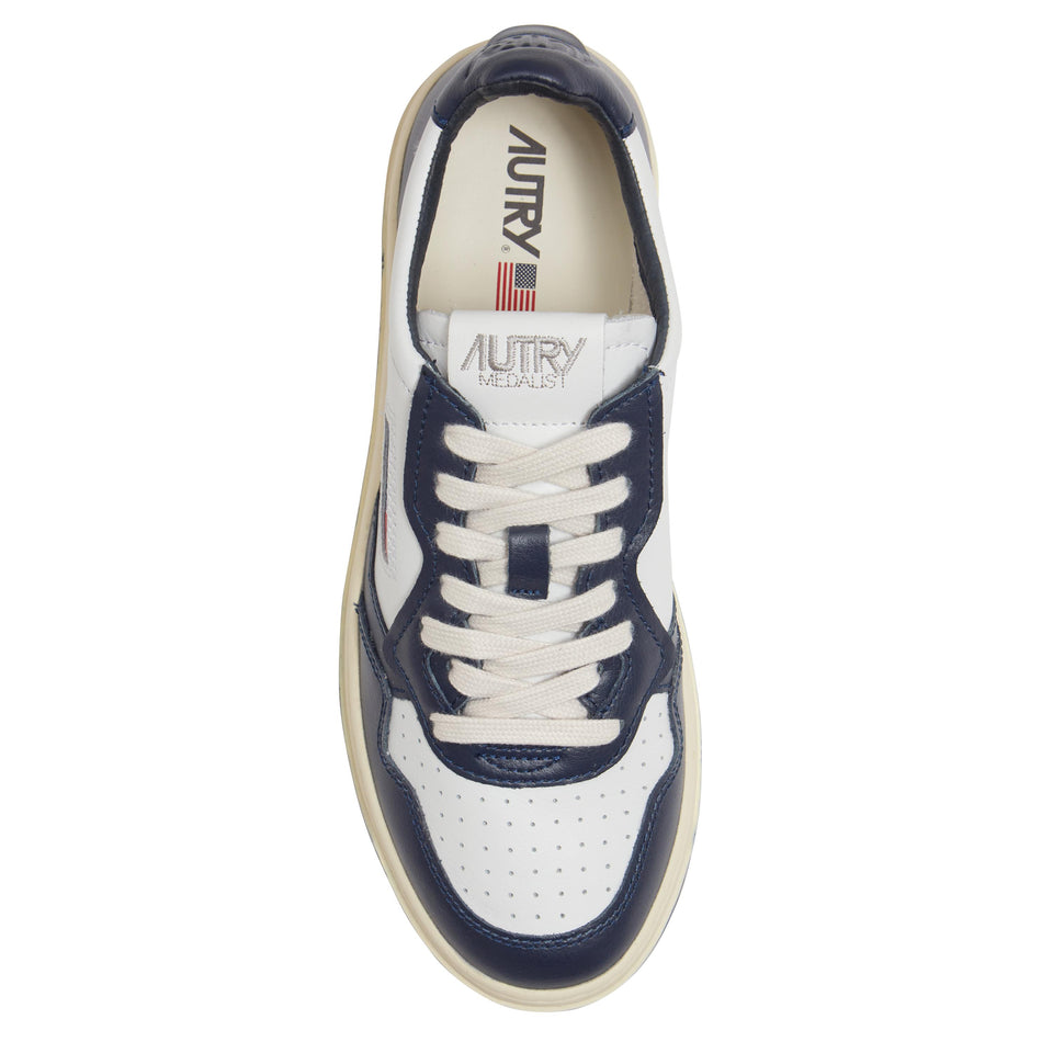Sneakers " Medalist low" in pelle bianca e blu AULM WB04WHT/BLUE AUTRY 
