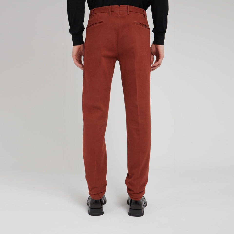 Pantalone slim in cotone marrone