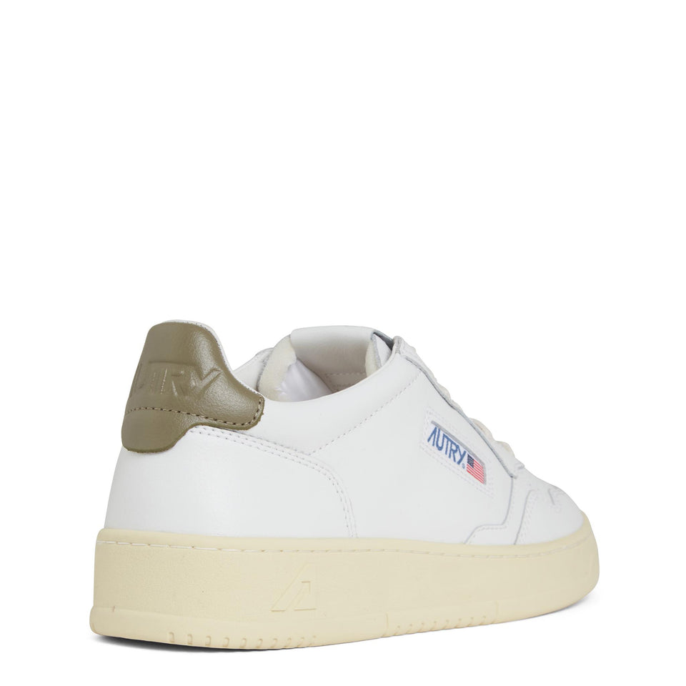 Sneakers " Medalist low" in pelle bianca e verde AULM-LL77 WHT/CVRTGR AUTRY 