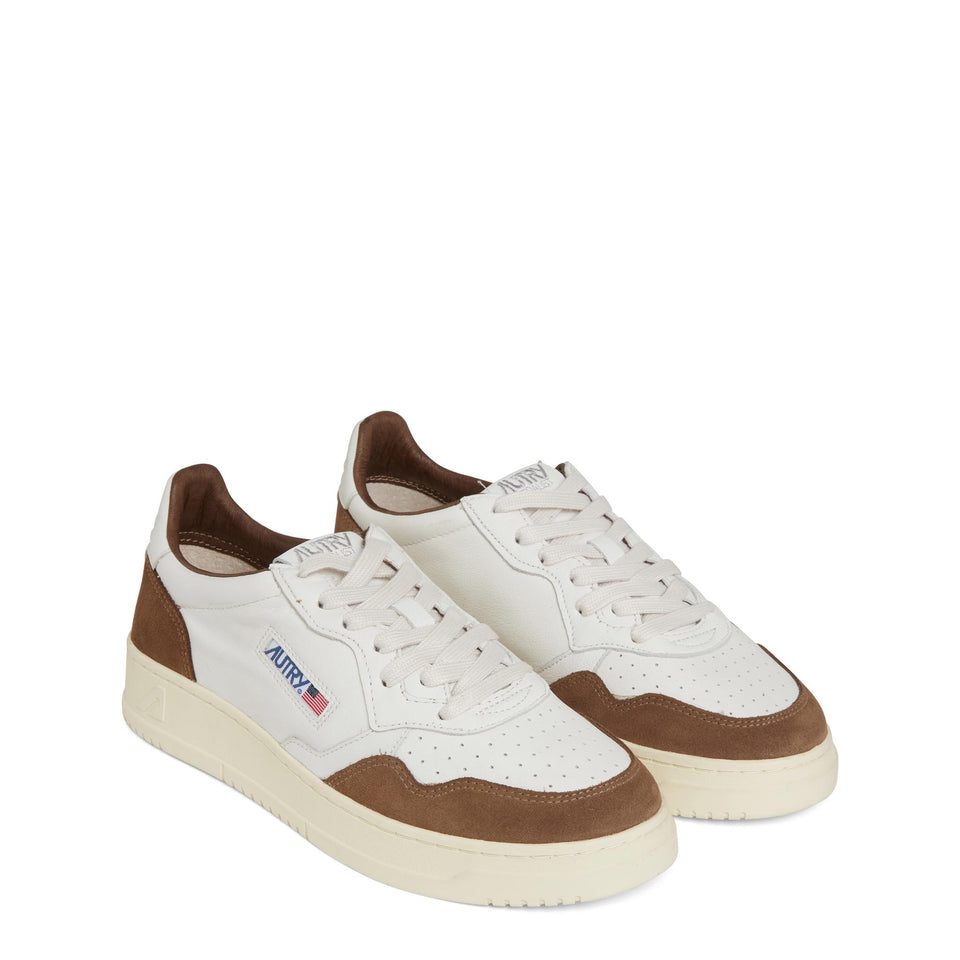 Sneakers ''Medalist Low'' in pelle bianca e marrone AULM-GS34 WHT/CIGAR AUTRY 
