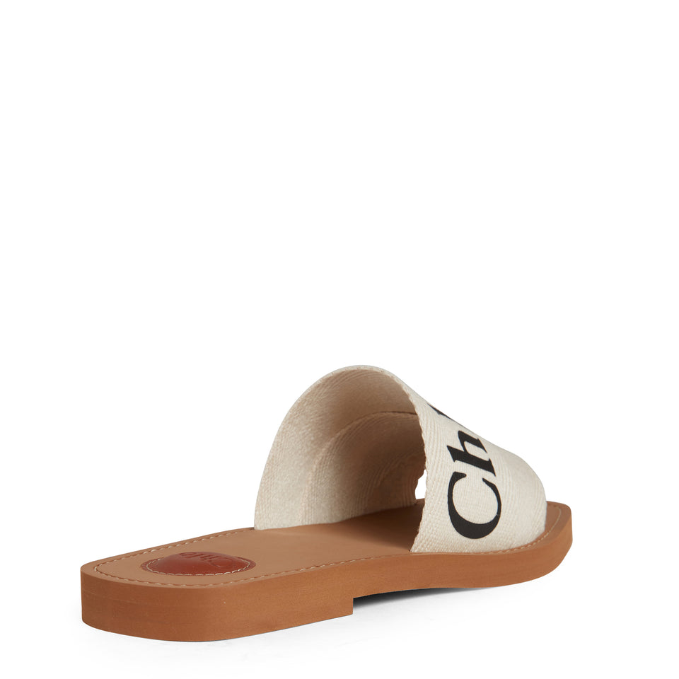 "Woody" flat sandal in beige linen