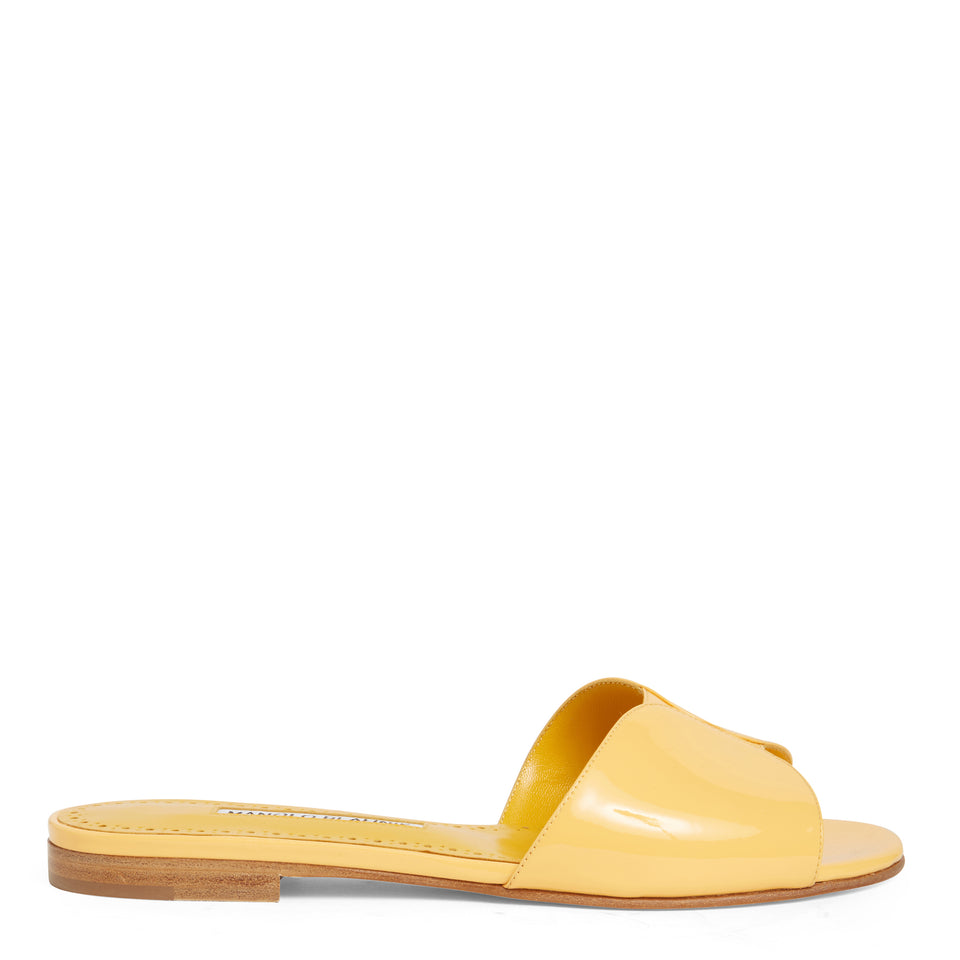 ''Horamuflat'' sandals in yellow patent leather