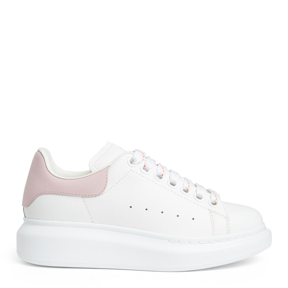 Sneakers oversize in pelle bianca e rosa