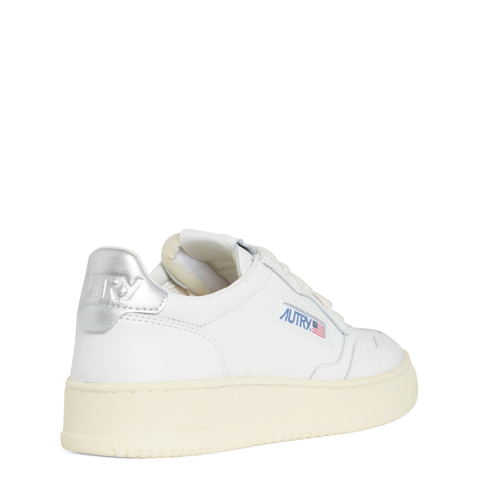 "Medalist low" sneakers in white and silver leather