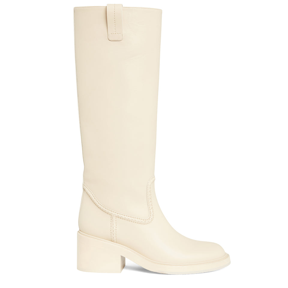 ''Mallo'' boot in white leather