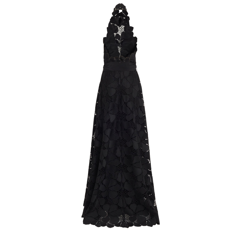 Long dress embroidered in black fabric