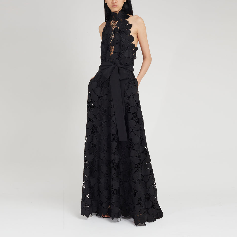 Long dress embroidered in black fabric