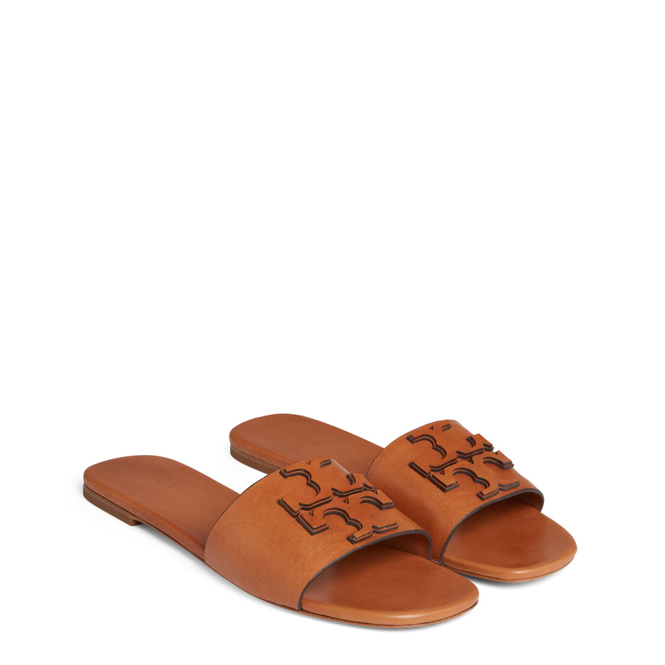 "Ines" flat sandals in brown leather